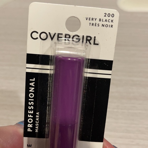 Covergirl Very Black Mascara - Picture 2 of 3